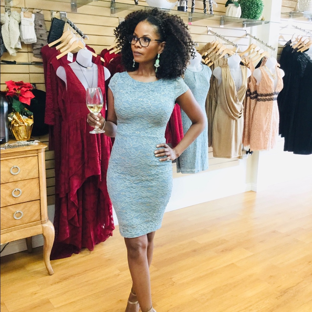 Dress - Picture 3 of 8